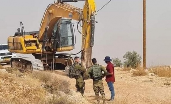 الإحتلال يستولي على جرافة ويعتقل سائقها جنوب جنين