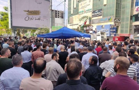 الأجهزة الأمنية تعتقل عددًا من المعتصمين ضد الغلاء في الخليل