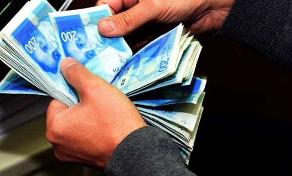 التربية": قرار بإعادة الخصومات لجميع المعلمين الذين انتظموا بالدوام