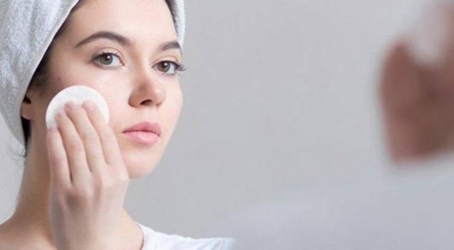 تخلصي من البشرة الدهنية بهذه الطرق