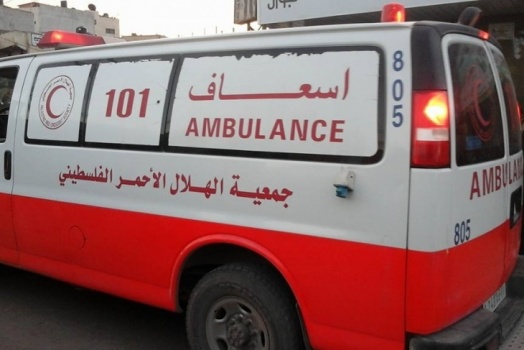 اصابة شاب بعد الاعتداء عليه من قبل المستوطنين في مسافر يطا