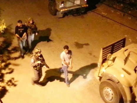 الإحتلال يعتقل 13 عاملاً من بلدة برطعة جنوب جنين