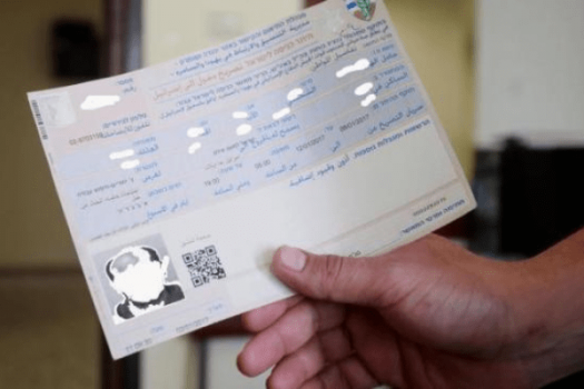 قرار تحويل رواتب العمال عبر البنوك يضع سماسرة التصاريح على المحك