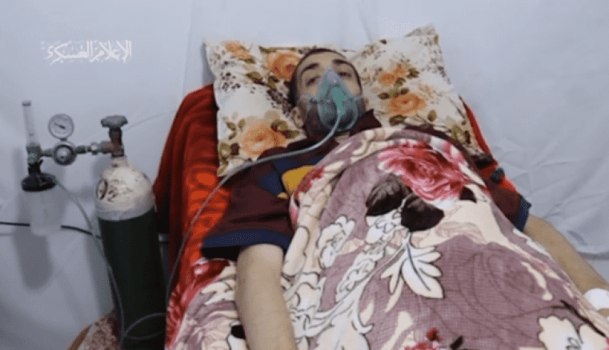 فيديو: القسام تعرض مشاهد لأحد الجنود الأسرى لديها في غزة