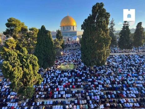 150 الف مصل ادوا اليوم صلاة عيد الأضحى في رحاب المسجد الأقصى