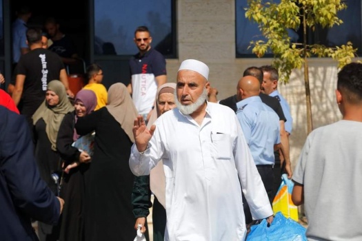 صور...وصول الفوج الأول من حجاج الضفة عبر معبر الكرامة