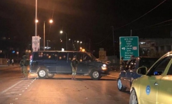 إصابة فلسطيني إثر إطلاق الاحتلال النار عليه على حاجز حوارة بنابلس