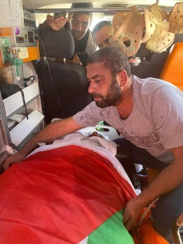 الاحتلال يسلم جثمان الشهيد غنام من بلدة جبع على حاجز سالم غرب جنين