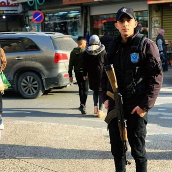 تفاصيل جديدة: أحد المصابين برصاص الاحتلال على حاجز حوارة عنصر في الشرطة