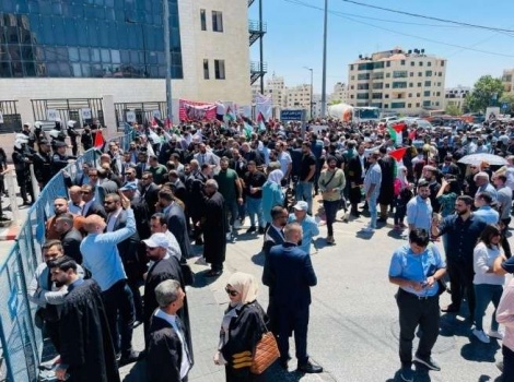 نقابة المحامين تعلّق العمل أمام المحاكم واعتصام مركزي بجنين