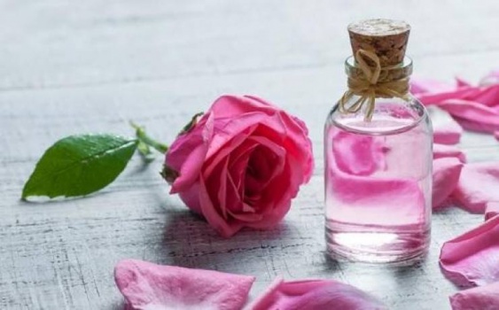 ماء الورد..لبشرة أكثر شبابا ونضارة