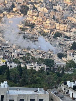 صور..الاحتلال يقتحم نابلس ويحاصر منزلاً بالبلدة القديمة وإصابة عدة مواطنين بالرصاص الحي