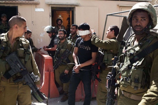 الاحتلال يعتقل 4 مواطنين من رام الله والقدس ويستولي على كاميرات مراقبة في بيت لحم
