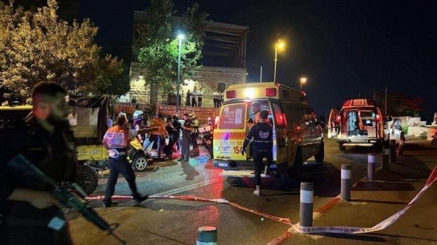 اصابة 7 مستوطنين في عملية إطلاق نار على حافلة بالقدس