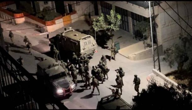 الاحتلال يشن حملة اعتقالات واسعة في تقوع جنوب شرق بيت لحم طالت 22 مواطنا