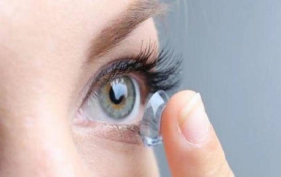 احذري استخدام العدسات اللاصقة لفترات طويلة