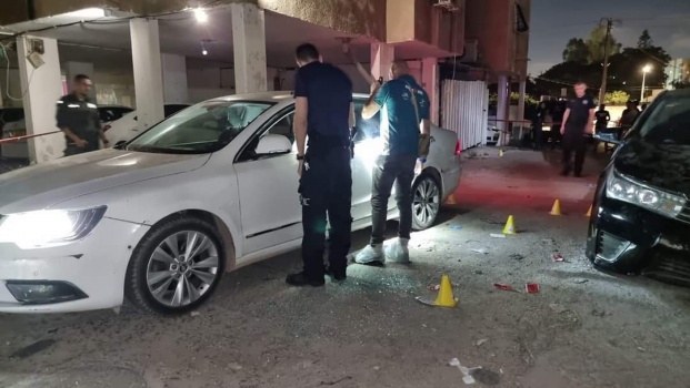 جرائم الداخل تتواصل: مقتل سيدة وابنتها في جريمة إطلاق نار في اللد