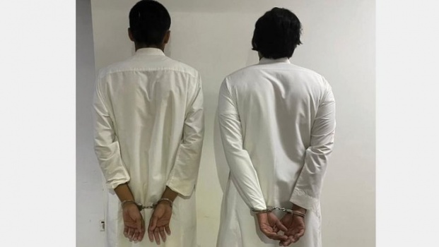 السعودية.. القبض على شخصين لاعتدائهما على فتاة في أحد الأماكن العامة