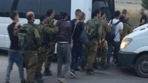 الاحتلال يعتقل 22 عاملا فلسطينيا في الداخل المحتل