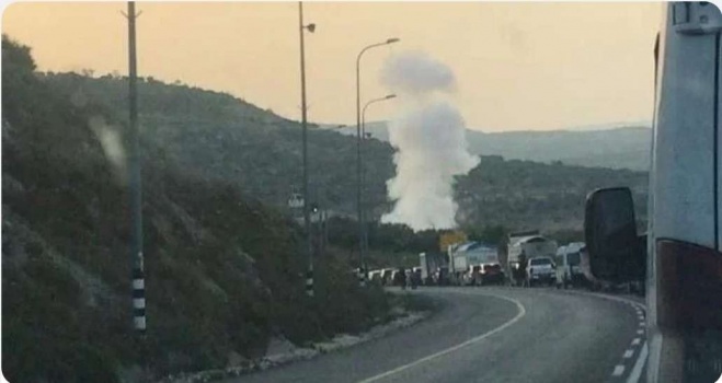 الاحتلال يفجر جسما مشبوها قرب قرية عابود ويغلق طريقا رئيسيا
