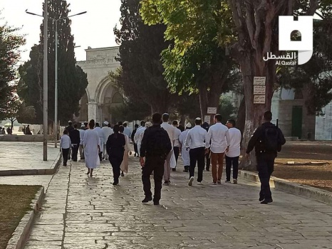 بدء اقتحامات المستوطنين للأقصى وسط حصار مشدد بالقدس