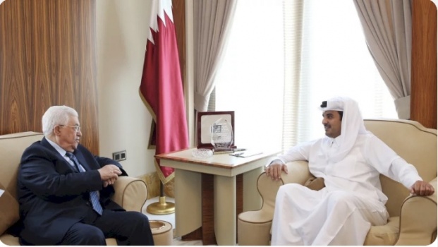 اتصال هاتفي بين الرئيس عباس وأمير قطر.. ماذا بحثا؟