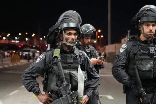 الاحتلال يغلق حاجز قلنديا العسكري ويواصل حصار مخيم شعفاط وعناتا