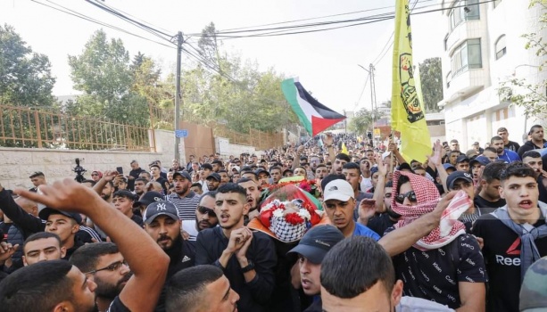 تشييع جثمان الفتى الشهيد محمد نوري في مدينة البيرة