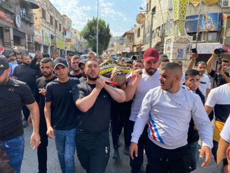 صور..جماهير غفيرة تشيّع جثمان الشهيد بريكي في مخيم جنين