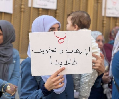 بعد اقتحام المدرسة.. وقفة أمام مدارس الإيمان وشكوى للشرطة