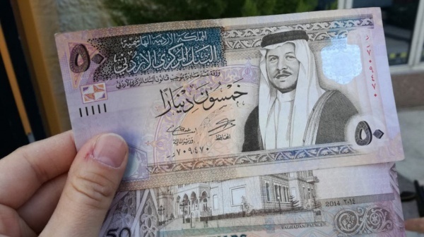 النقد: لا صحة لأنباء وقف تداول الإصدار القديم من فئة الـ50 ديناراً أردنياً
