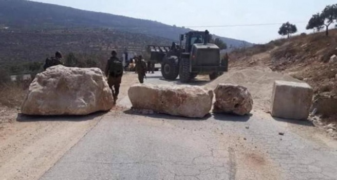 الاحتلال يغلق مداخل قريتي المركز وجنبا بمسافر يطا جنوب الخليل