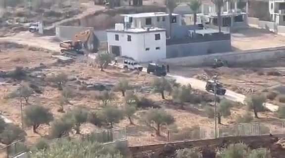 قوات الاحتلال تهدم منزلا في قبيا ومخبزا في شعفاط