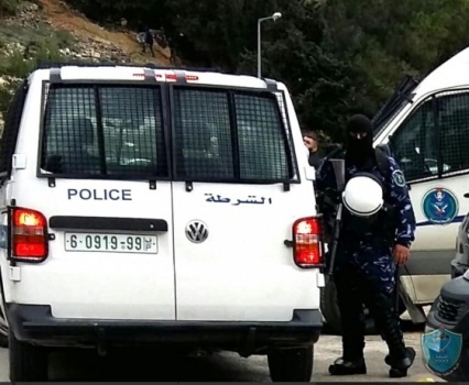 الشرطة والأجهزة الأمنية تحبط محاولة خطف وإطلاق نار وتضبط سلاحاً نارياً في الخليل