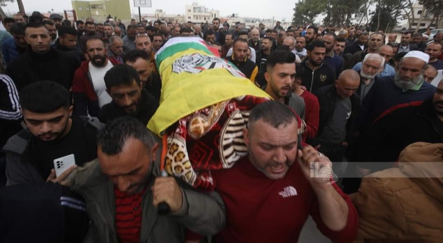 صور...جماهير شعبنا في الخليل تشيع جثمان الشهيدة الطفلة فلة المسالمة