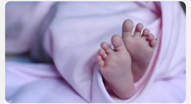 معجزة أنقذت رضيعة.. وُضعت بحقيبة وأُلقيت بالنهر