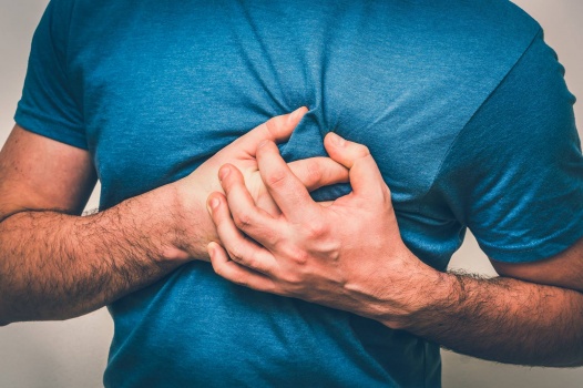 أعراض تنذر بالإصابة بالنوبة القلبية قبل شهر من حدوثها