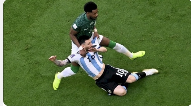 النجم السعودي البليهي يكشف عما قاله لميسي خلال مشادته معه