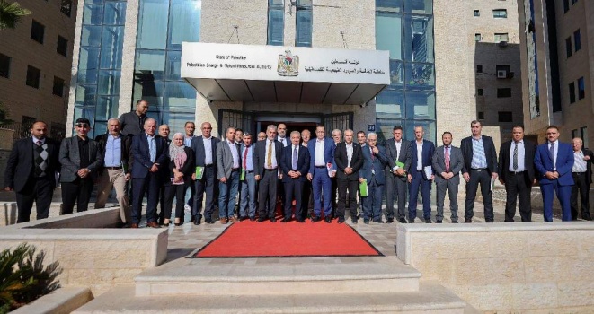 برئاسة اشتية: اجتماع تشاوري يوصي بتأسيس شركة كهرباء فلسطين