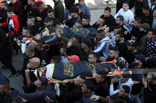 صور...جماهير حاشدة تشيع جثماني الشهيدين السعدي والزبيدي في مخيم جنين
