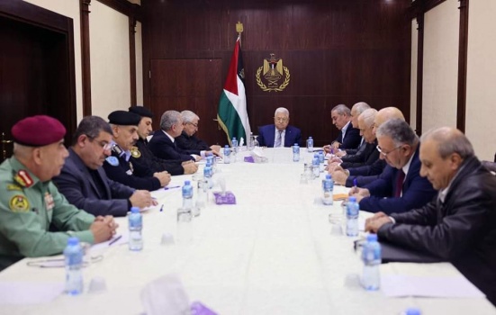ما الذي بحثه الرئيس عباس مع قادة الأجهزة الأمنية الليلة؟