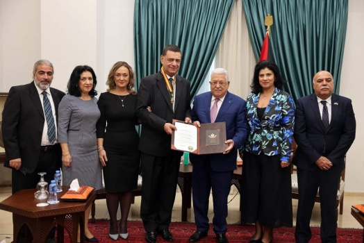 الرئيس يمنح السفير الروماني وسام نجمة الصداقة