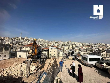 العيسوية- بلدية الاحتلال تجبر مقدسيا على هدم منزله