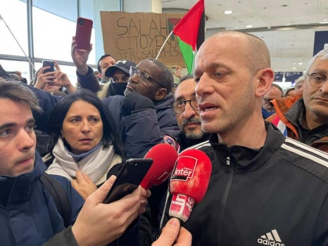 وصول المبعد صلاح الحموري إلى باريس