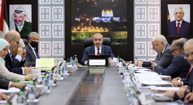 اشتية يطالب طواقم الأمم المتحدة العاملة في فلسطين بنشر مراقبين لتوثيق انتهاكات الاحتلال