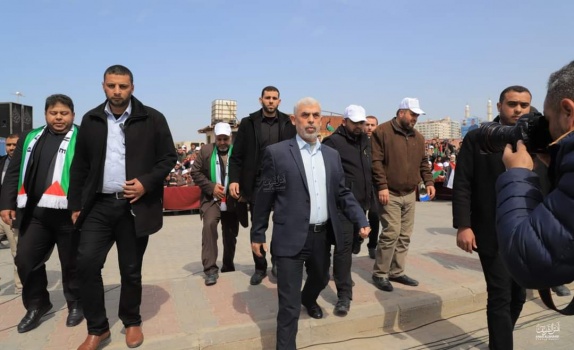 تصريحات السنوار حول صفقة التبادل.. هل تحرك المياه الراكدة بملف الجنود الأسرى؟