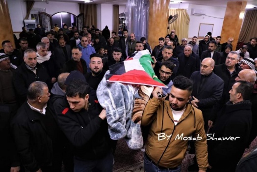 صور....جماهير غفيرة تشيع جثمان الشهيدة مها الزعتري في الخليل