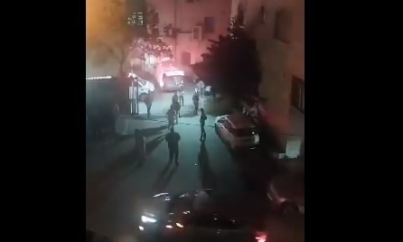 إصابة حرجة لشاب من بيت أمر برصاص الاحتلال