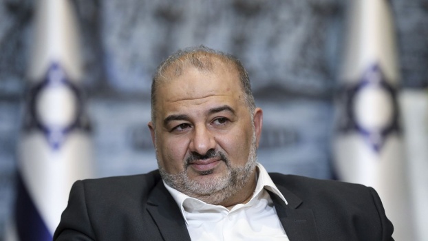منصور عباس يدعو لعدم رفع علم فلسطين في "مظاهرات تل أبيب"
