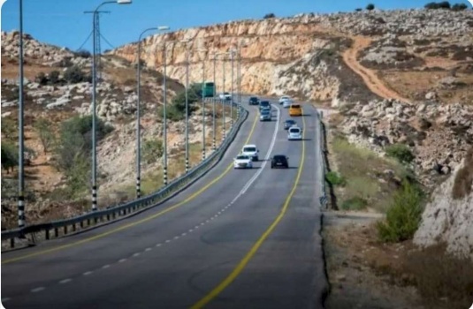 حكومة نتنياهو تخطط لتسليم أراض ومبان بالضفة للمستوطنين